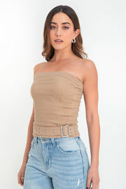 Top corset de escote recto, fit ajustado, costuras decorativas frontales, trabillas en bajo y cinturón del mismo tejido con hebilla en contraste. Cierre posterior con cremallera visible en contraste.
