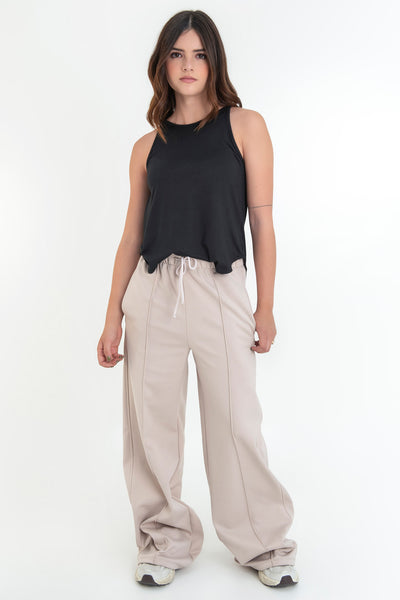 Top de cuello halter sin mangas, tirantes finos, bajo curveado y silueta ligeramente oversized.