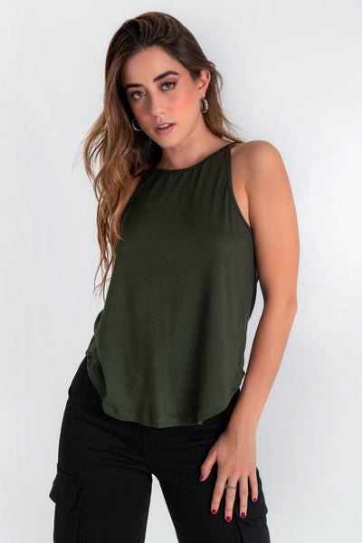 Top de cuello halter sin mangas, tirantes finos, bajo curveado y silueta ligeramente oversized.