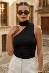 Top Nova asimétrico con choker