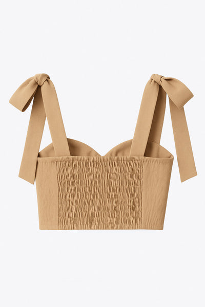 Crop top de lino, fit ajustado, escote corazón con cortes decorativos y detalles plisados, costuras frontales, tirantes con nudo amarrable y fruncido en espalda.