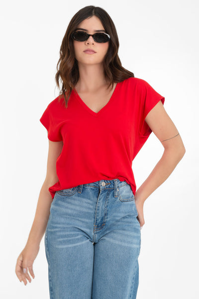 Top de cuello v, fit oversized y manga corta seguida.