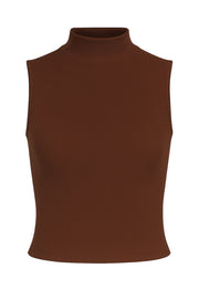 Top canalé básico de fit ajustado, sin mangas y cuello alto seguido.