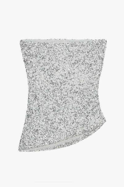 Top tubo de lentejuelas, fit ajustado, escote recto, plisados en costado y bajo diagonal asimétrico.