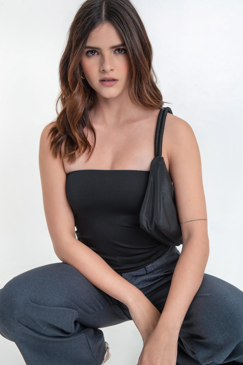 Top tubo de fit ajustado y escote recto.