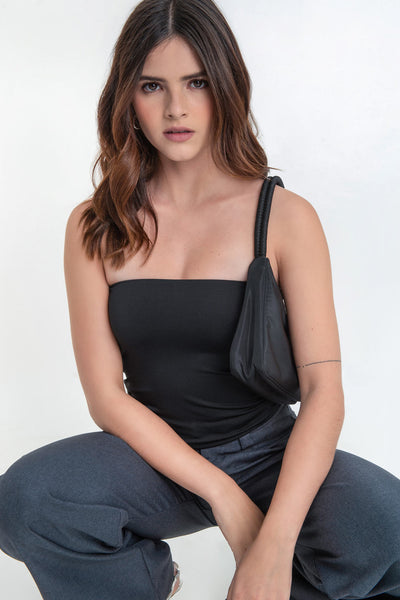 Top tubo de fit ajustado y escote recto.