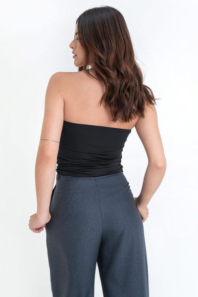 Top tubo de fit ajustado y escote recto.