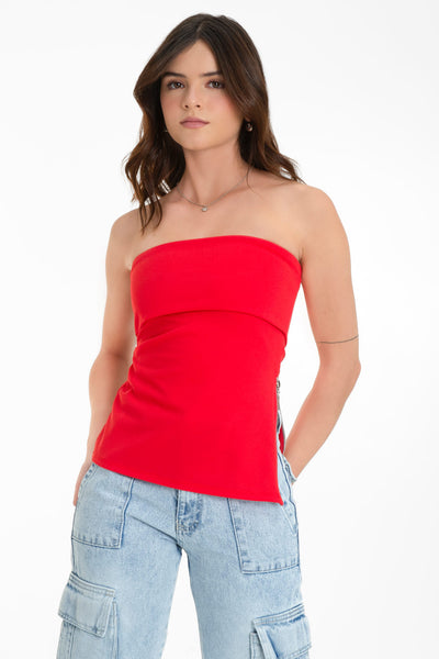 Top tubo de fit recto, strapless, escote recto con doblez decorativo en borde y detalle de abertura lateral en bajo con cremallera decorativa en contraste.