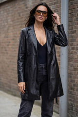 Trench regular efecto piel