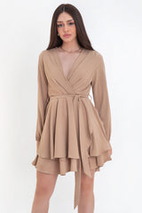 Vestido corto de manga larga capas olanes