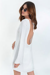 Vestido corto fit recto escote espalda manga larga
