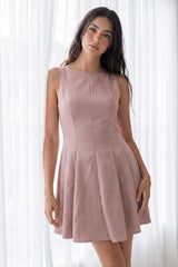 Vestido corto sin mangas