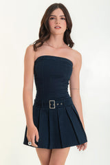 Vestido corto strapless tableado con cinturón