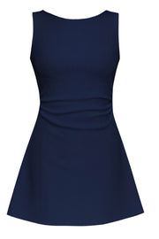 Vestido corto básico canalé de fit ajustado, sin mangas, corte en a, cuello barco y plisados en laterales en cintura.