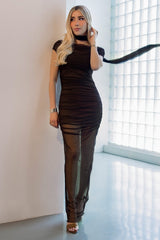 Vestido largo plisado de mesh con choker