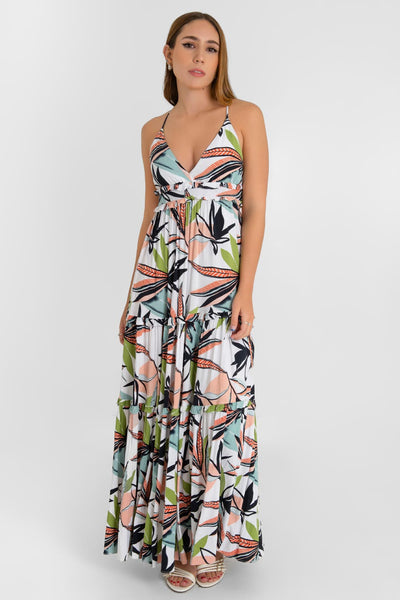 Vestido maxi de estampado tropical, corte en a, tirantes delgados ajustables con cruce en espalda, escote v, pretina con olanes decorativos y bajo con capas de olanes. Cut out en espalda con elástico posterior y jareta ajustable en cintura.