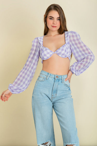 Crop top de estampado cuadros, fit ajustado, manga larga abullonada con rib elástico en puños, escote v con copas, escote en espalda y cierre posterior con botón, ojal y lazo amarrable inferior.